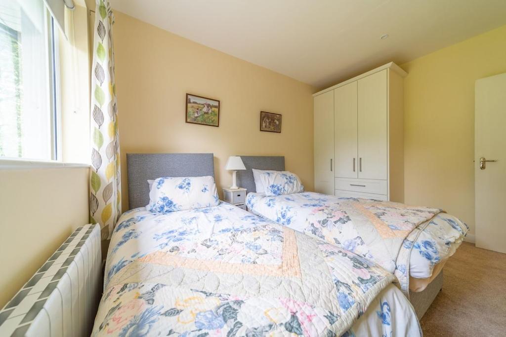 2 Bed Waterfront Property - Close To Courtmacsherry Cork Bagian luar foto