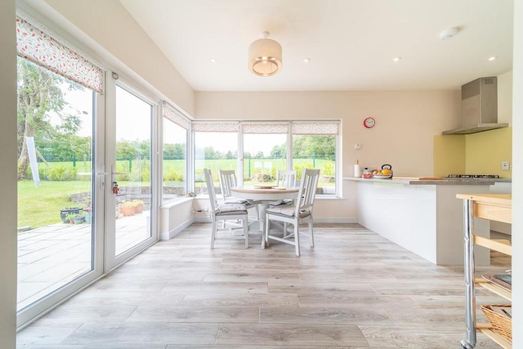 2 Bed Waterfront Property - Close To Courtmacsherry Cork Bagian luar foto